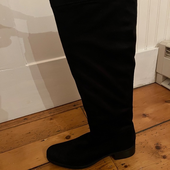 Never worn knee high suede boots - Picture 3 of 5